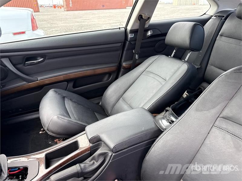 BMW 328i Automobile (Inoperable) Avtomobili