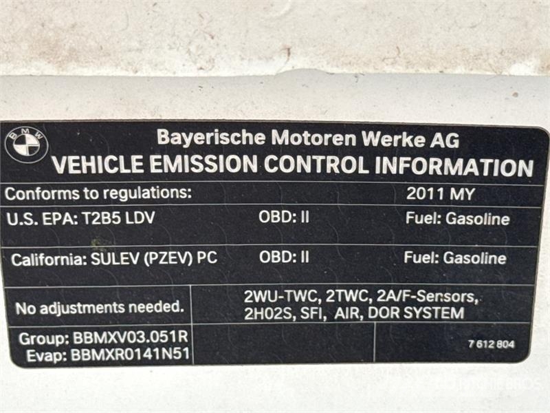 BMW 328i Automobile (Inoperable) Avtomobili