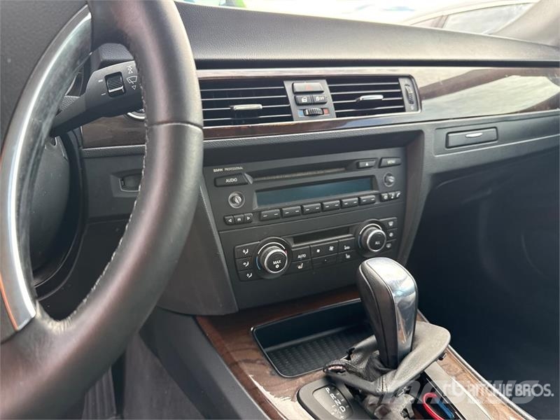 BMW 328i Automobile (Inoperable) Avtomobili