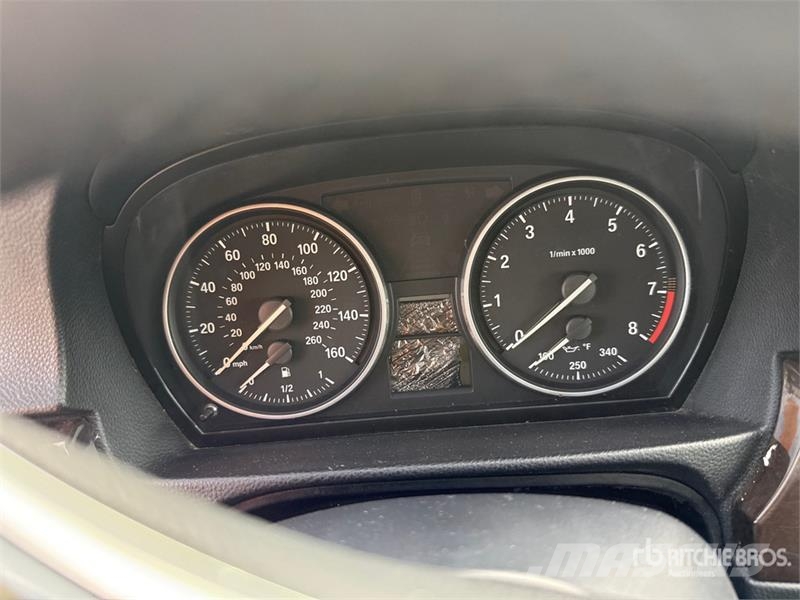 BMW 328i Automobile (Inoperable) Avtomobili