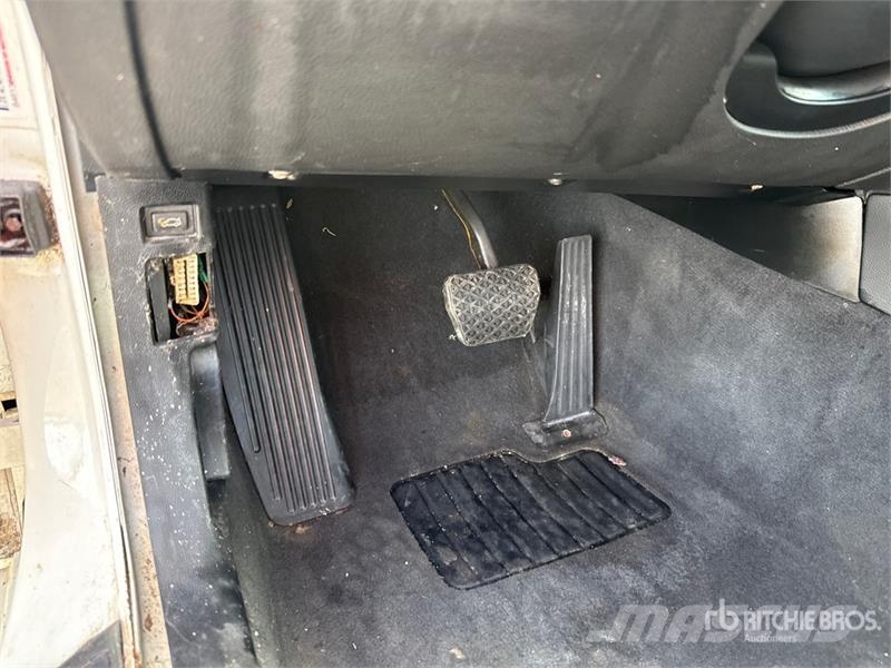 BMW 328i Automobile (Inoperable) Avtomobili