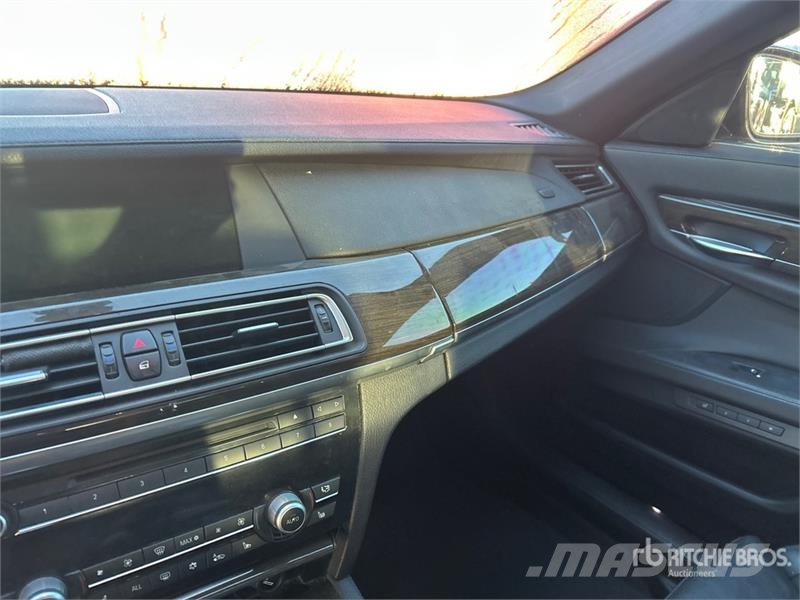 BMW 740i Automobile Avtomobili