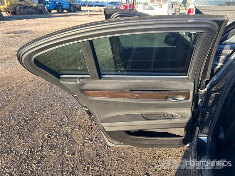 BMW 740i Automobile Avtomobili