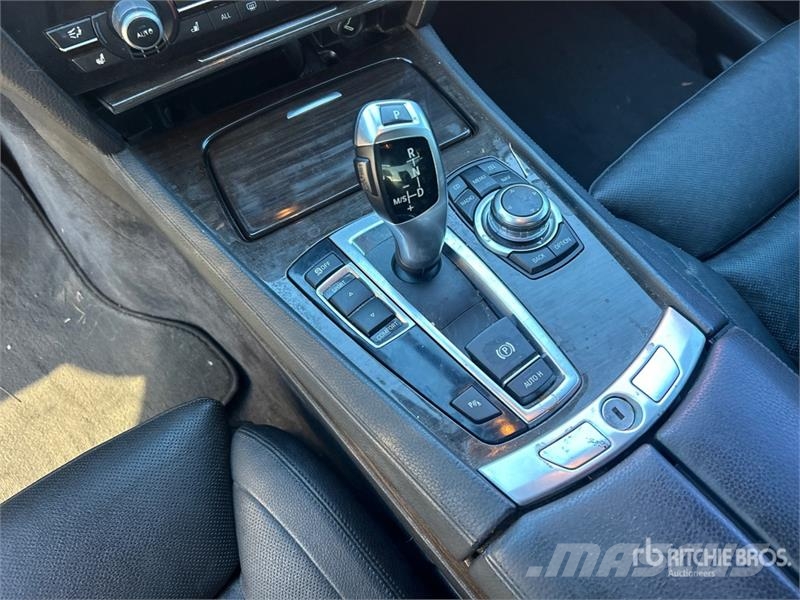 BMW 740i Automobile Avtomobili