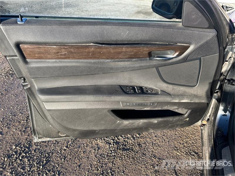 BMW 740i Automobile Avtomobili
