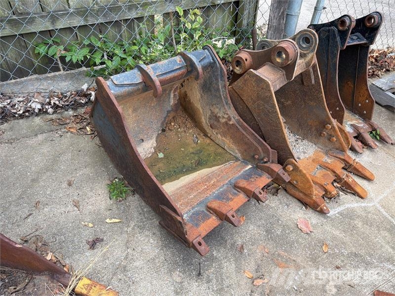 Bobcat 24 in Q/C Digging Excavator Bucket Baldes