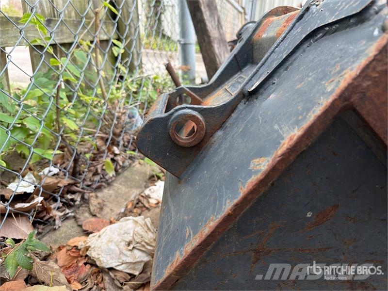 Bobcat 24 in Q/C Digging Excavator Bucket Baldes