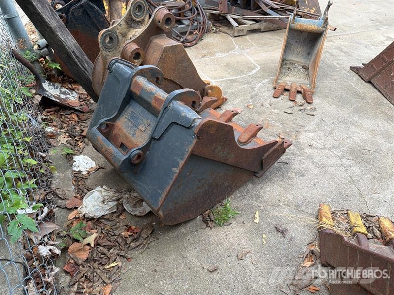 Bobcat 24 in Q/C Digging Excavator Bucket Baldes