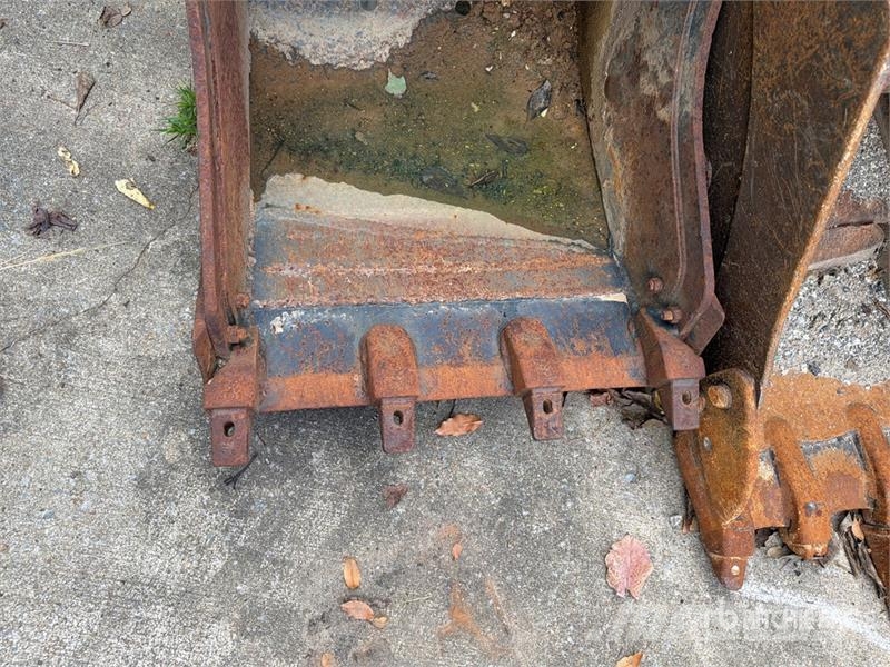 Bobcat 24 in Q/C Digging Excavator Bucket Baldes