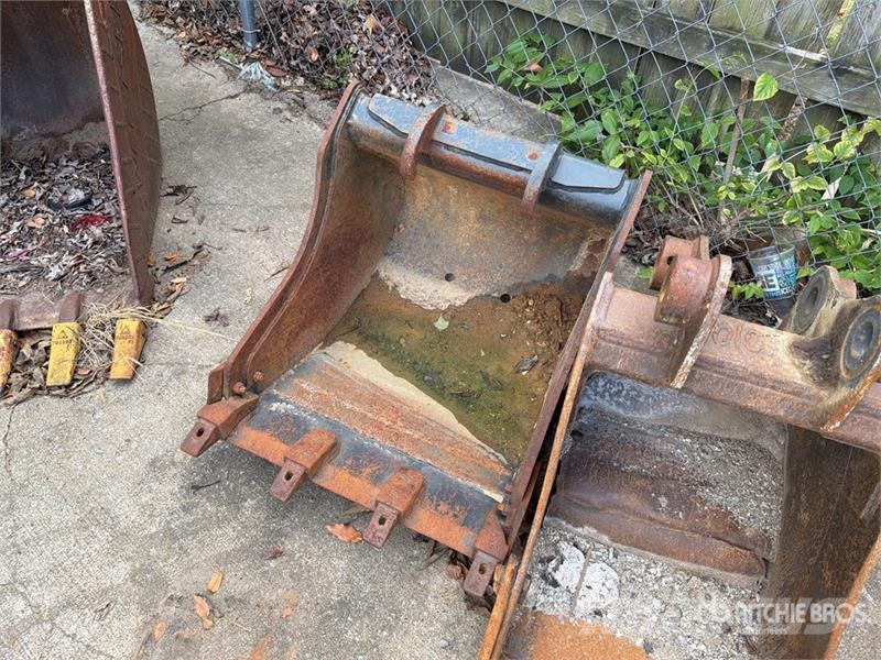 Bobcat 24 in Q/C Digging Excavator Bucket Baldes