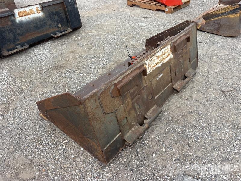 Bobcat 68 in General Purpose Skid Steer Bucket 버켓