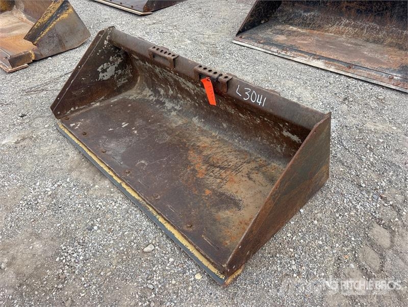 Bobcat 68 in General Purpose Skid Steer Bucket 버켓