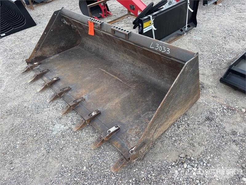 Bobcat 80 in General Purpose w/Teeth Skid Steer Bucket دلاء