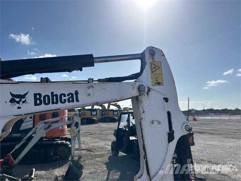 Bobcat E26 ミニ油圧ショベル 7t以下(ミニユンボ・ミニディガー)