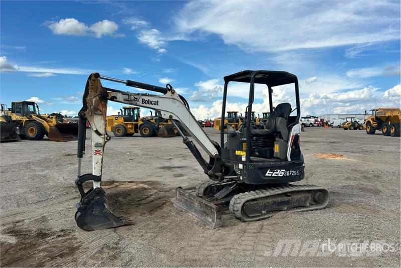 Bobcat E26 Mini excavators < 7t