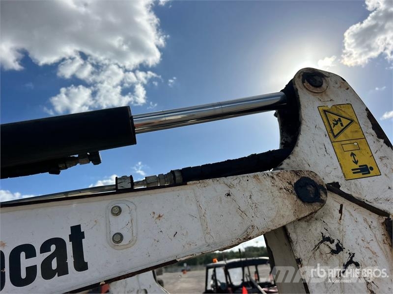 Bobcat E26 Mini bagri <7t