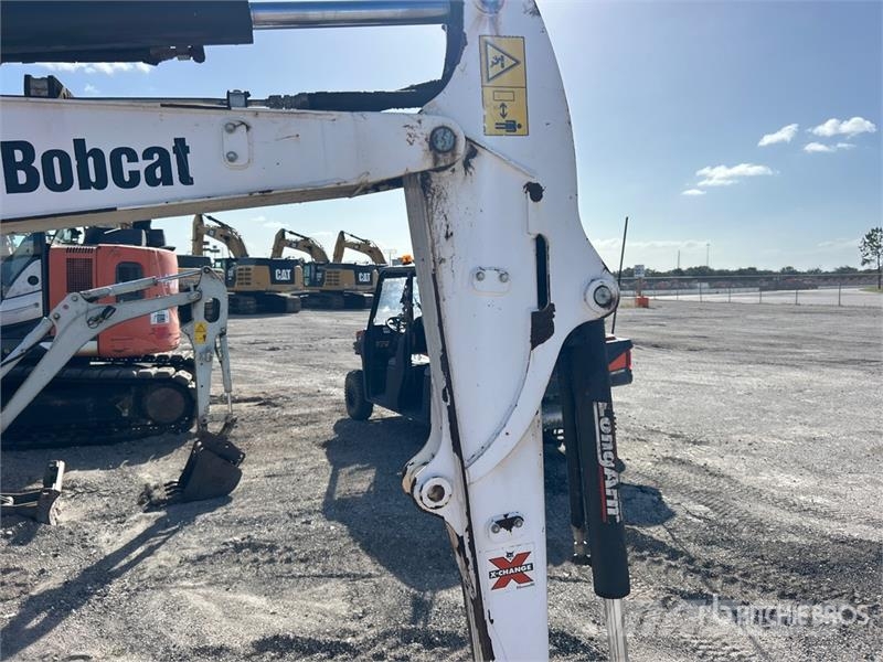Bobcat E26 ミニ油圧ショベル 7t以下(ミニユンボ・ミニディガー)