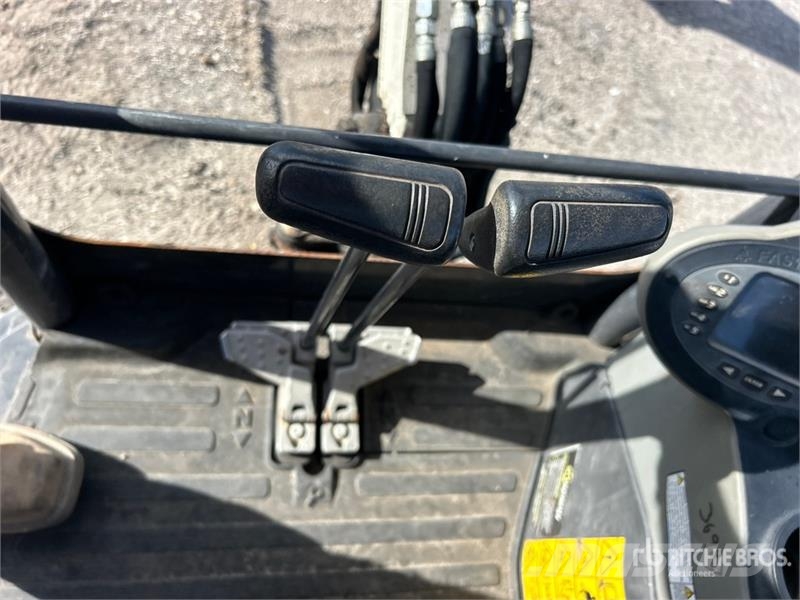 Bobcat E26 ミニ油圧ショベル 7t以下(ミニユンボ・ミニディガー)