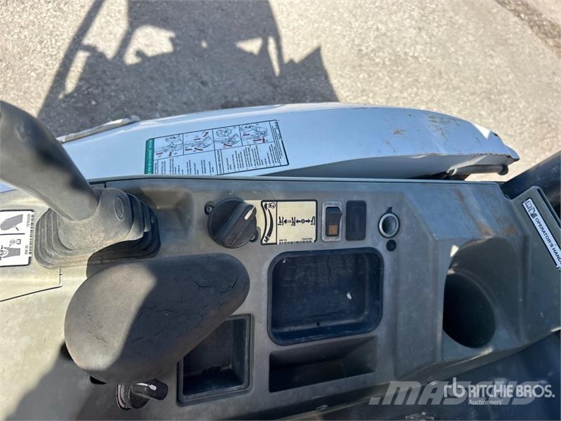 Bobcat E26 ミニ油圧ショベル 7t以下(ミニユンボ・ミニディガー)