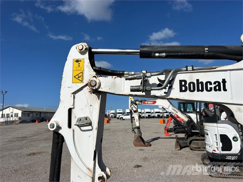 Bobcat E26 ミニ油圧ショベル 7t以下(ミニユンボ・ミニディガー)