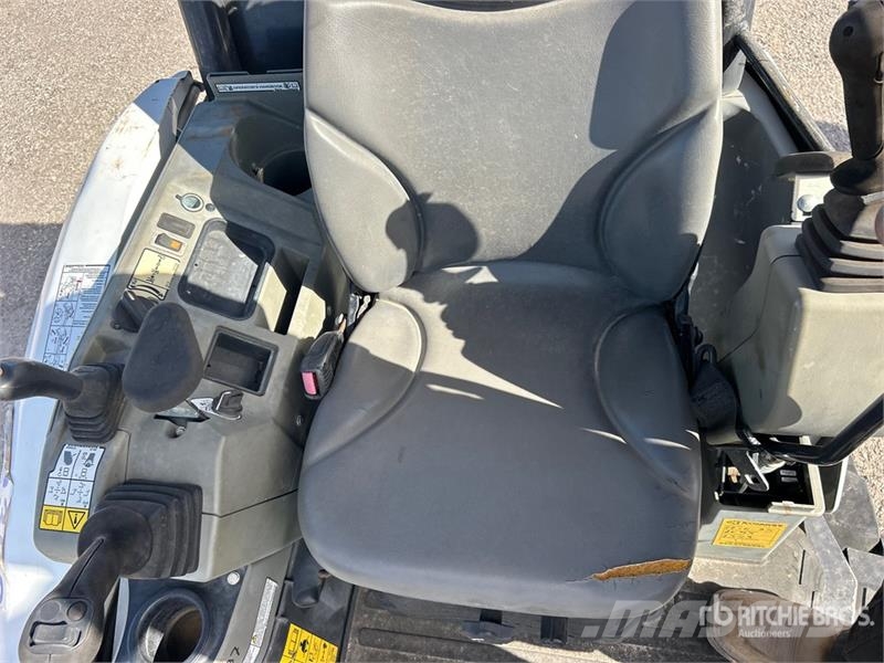 Bobcat E26 ミニ油圧ショベル 7t以下(ミニユンボ・ミニディガー)