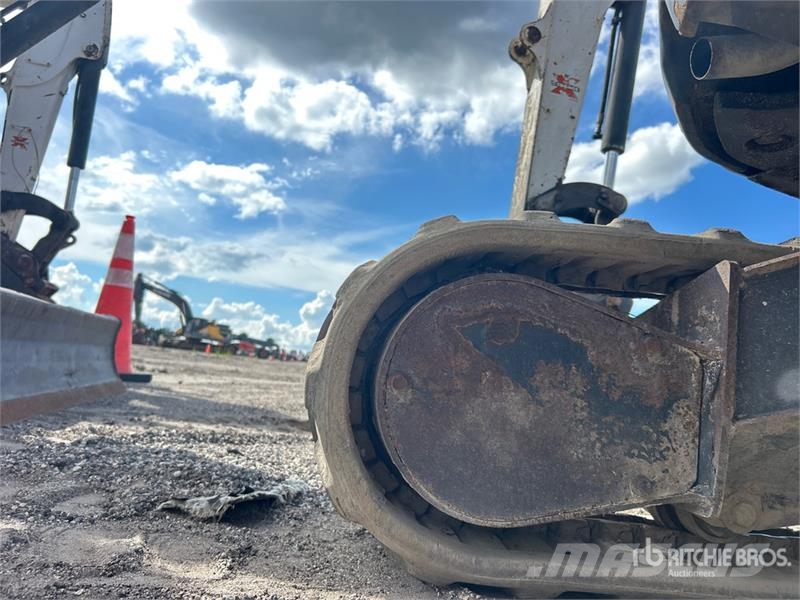 Bobcat E26 Mini excavators < 7t