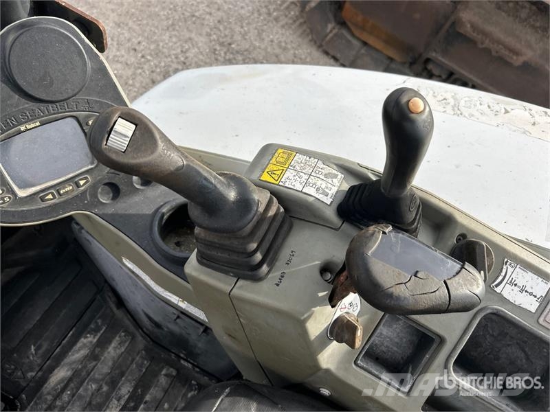 Bobcat E32 Mini kotrók < 7t