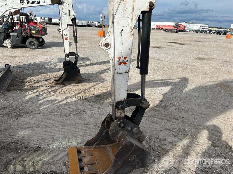 Bobcat E32 Mini kotrók < 7t