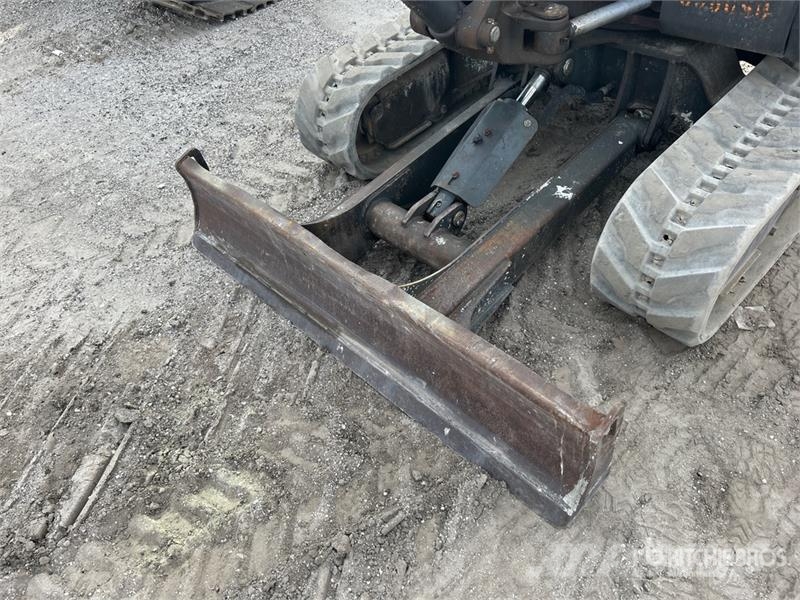 Bobcat E32 Mini kotrók < 7t
