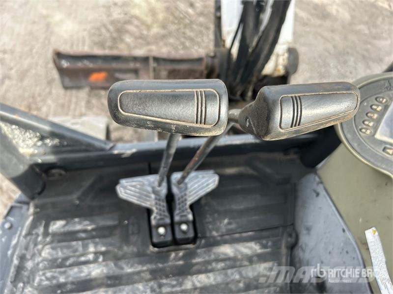 Bobcat E32 Mini kotrók < 7t