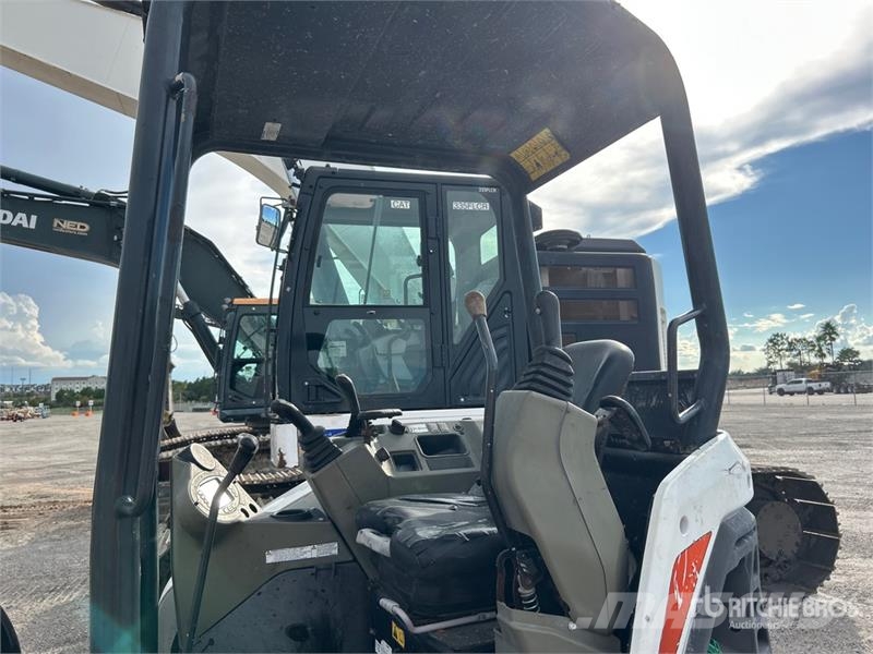 Bobcat E32 Mini kotrók < 7t