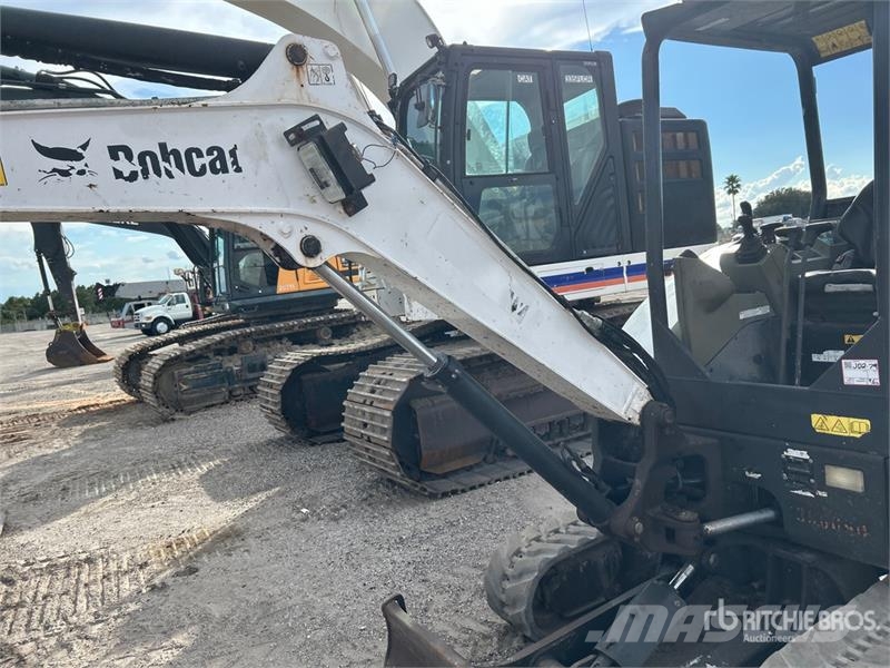Bobcat E32 Mini kotrók < 7t