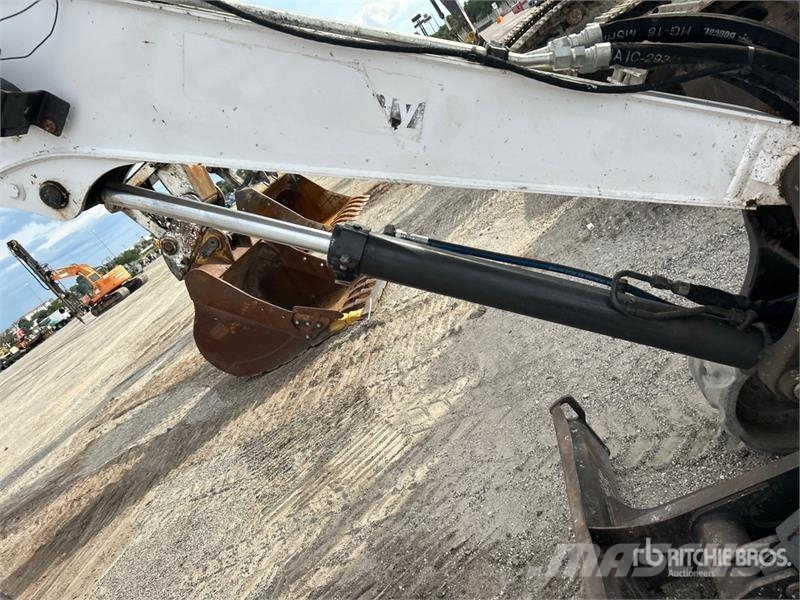 Bobcat E32 Mini kotrók < 7t
