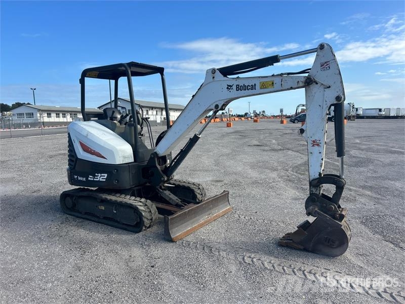 Bobcat E32 Minikaivukoneet < 7t