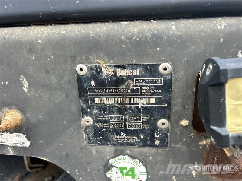 Bobcat E32M 小型挖掘机