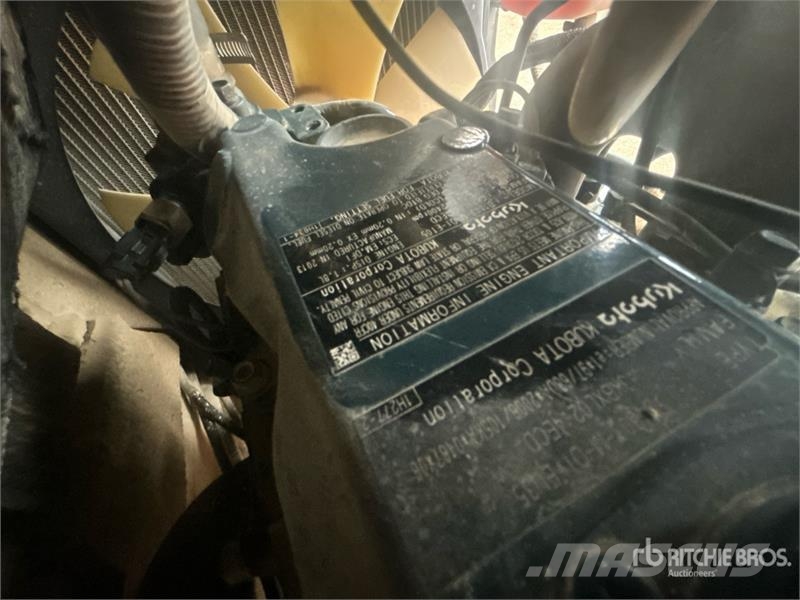 Bobcat E32M 小型挖掘机