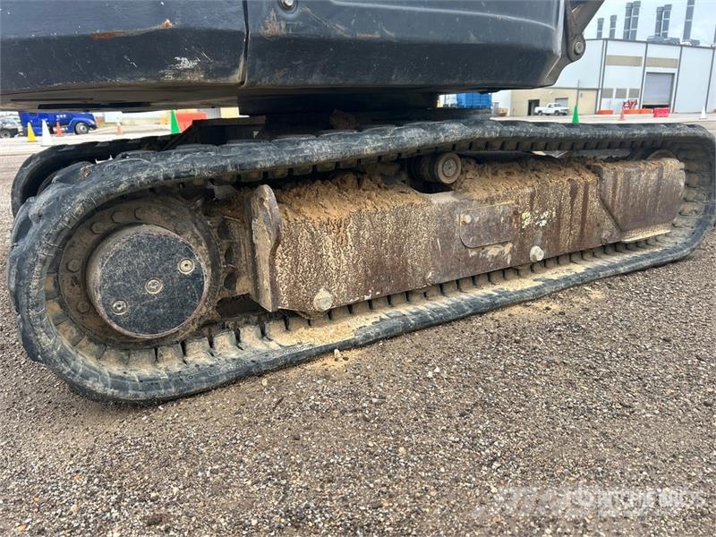 Bobcat E32M 小型挖掘机