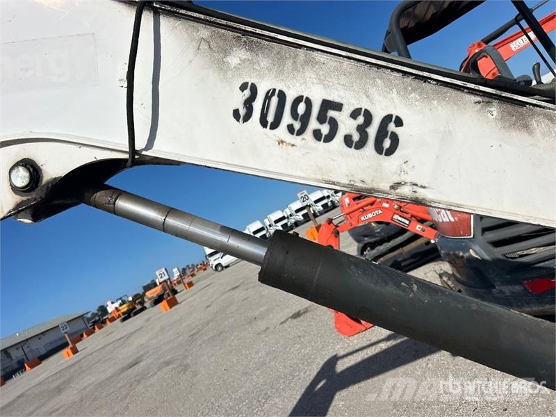 Bobcat E50 Mini Excavator ミニ油圧ショベル 7t以下(ミニユンボ・ミニディガー)