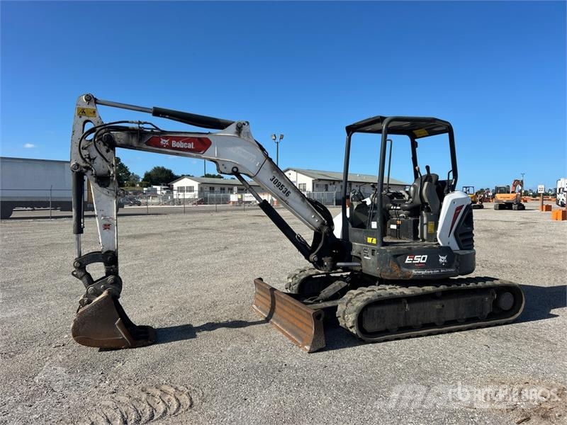 Bobcat E50 Mini Excavator ミニ油圧ショベル 7t以下(ミニユンボ・ミニディガー)