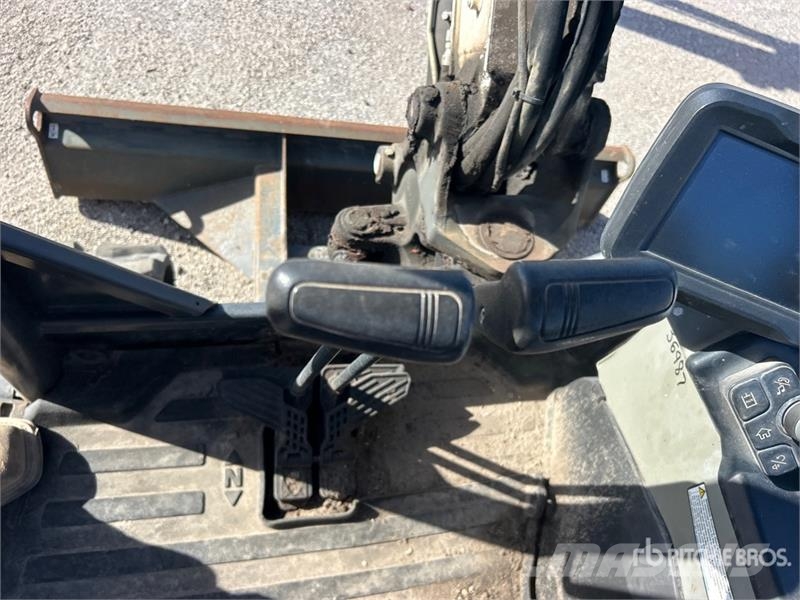 Bobcat E50 Mini Excavator ミニ油圧ショベル 7t以下(ミニユンボ・ミニディガー)