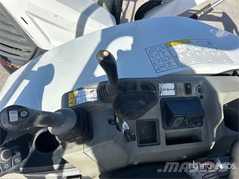 Bobcat E50 Mini Excavator ミニ油圧ショベル 7t以下(ミニユンボ・ミニディガー)