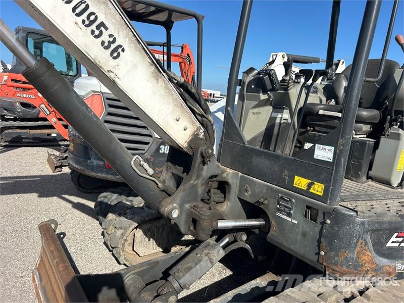 Bobcat E50 Mini Excavator ミニ油圧ショベル 7t以下(ミニユンボ・ミニディガー)