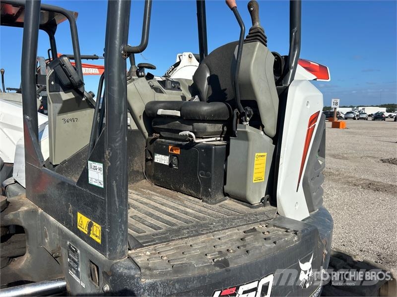 Bobcat E50 Mini Excavator ミニ油圧ショベル 7t以下(ミニユンボ・ミニディガー)