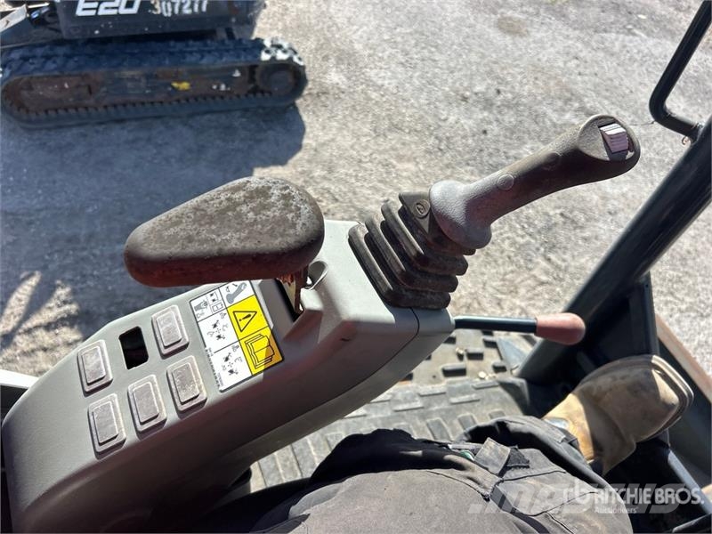 Bobcat E50 Mini Excavator ミニ油圧ショベル 7t以下(ミニユンボ・ミニディガー)