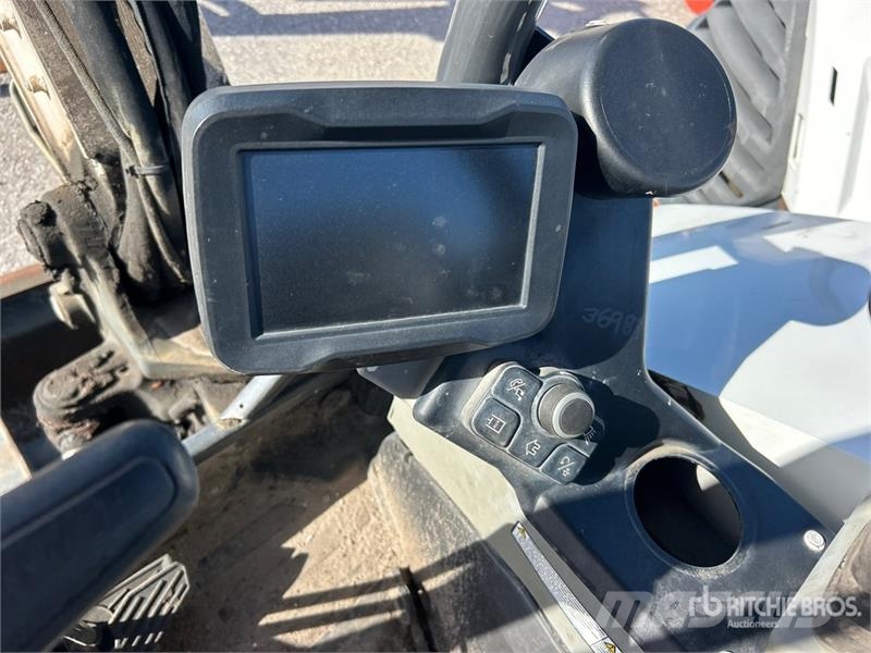 Bobcat E50 Mini Excavator ミニ油圧ショベル 7t以下(ミニユンボ・ミニディガー)