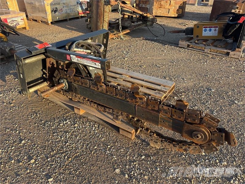 Bobcat LT313 50 in Skid Steer Trencher Zanjadoras