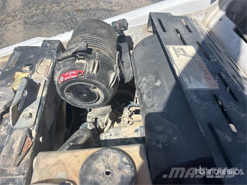 Bobcat MT100 Mini Compact Track Loader Skid steer mini nakladalci