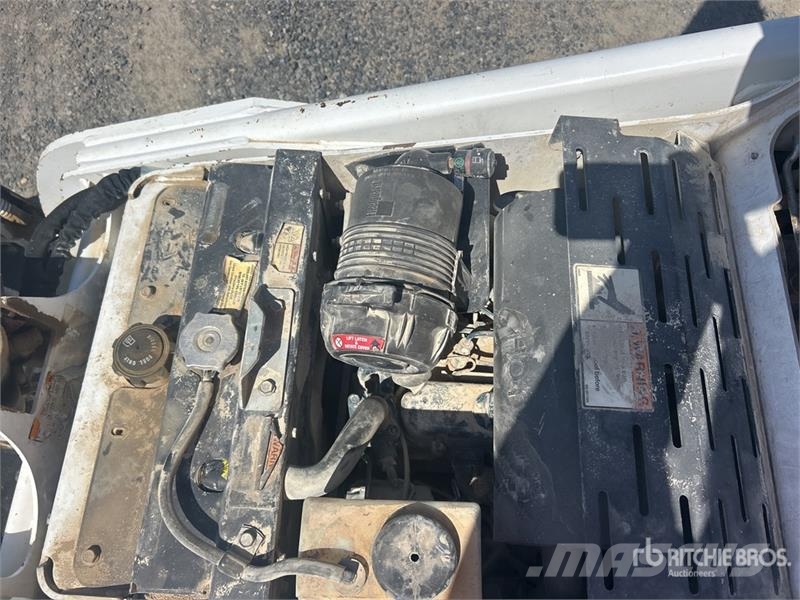 Bobcat MT100 Mini Compact Track Loader Skid steer mini nakladalci