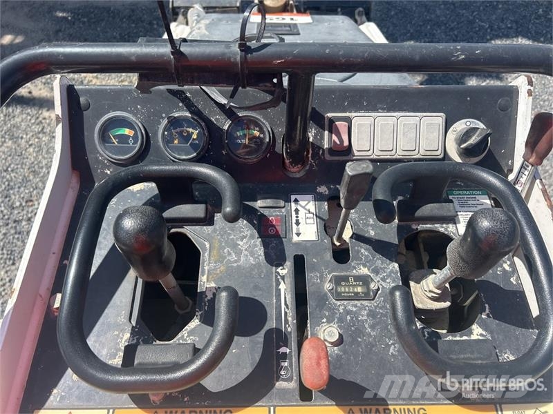 Bobcat MT100 Mini Compact Track Loader Skid steer mini nakladalci