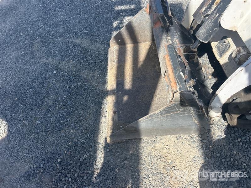 Bobcat MT100 Mini Compact Track Loader Skid steer mini nakladalci